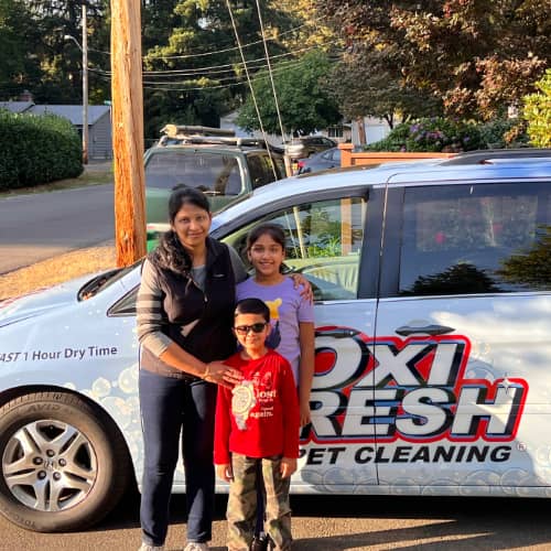 Sonia Garg and her children stand in front of an Oxi Fresh van.